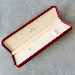 OMEGA Red Watch Box + Outer Box

10.80x3.75x1.80 inches